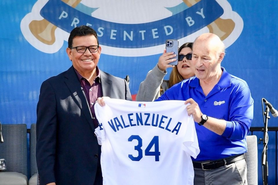 Dodgers retirarán camiseta del mexicano Fernando Valenzuela