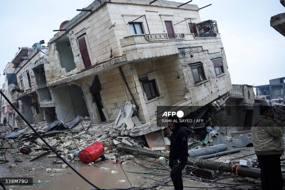 En Turquía, donde se registró el epicentro del sismo, al menos 1.014 personas murieron