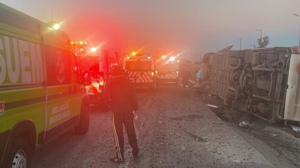 Volcadura en la México-Puebla genera caos vial; reportan muertos y varios heridos