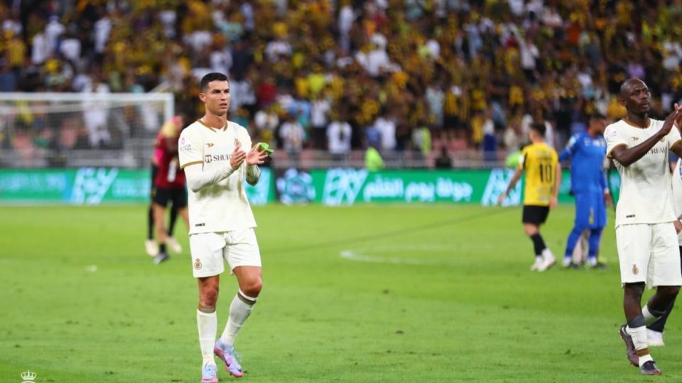 Cristiano Ronaldo y el gesto de molestia que le da la vuelta al mundo por recibir cánticos en favor de Messi