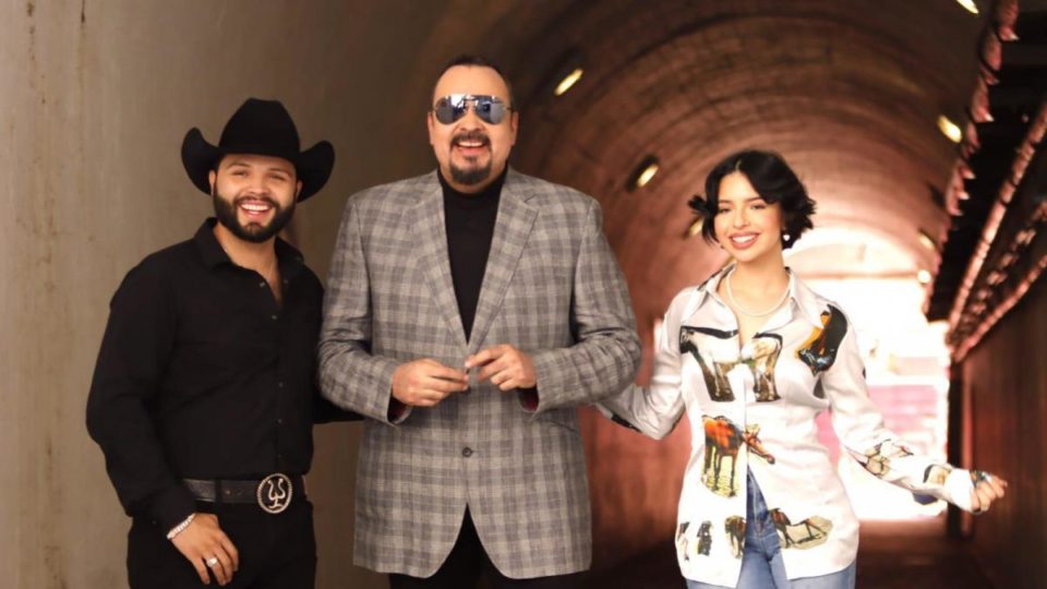 Destapan que Pepe Aguilar y Ángela Aguilar llenaron Plaza de Toros porque regalaron boletos