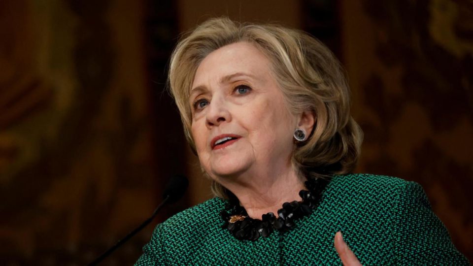 Hillary Clinton califica con 6 relación México-EU; apenas pasa “de panzazo”