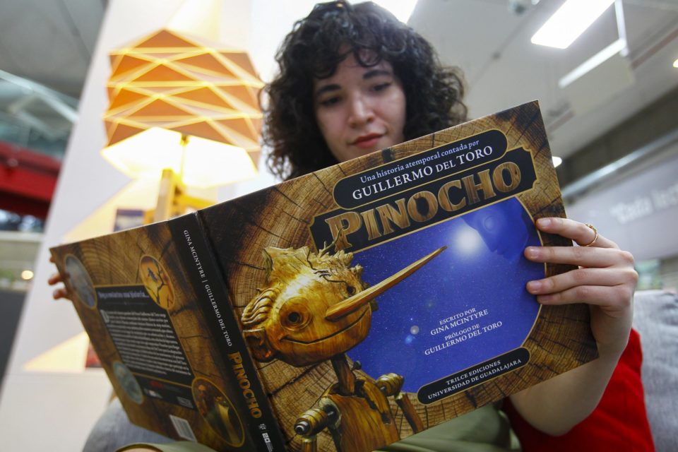 Muestran la aventura de producir 'Pinocchio' en libro