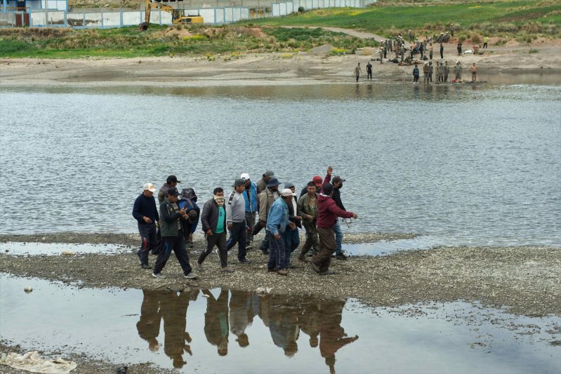 Seis militares mueren en un río al intentar huir de manifestantes en Perú. Foto de EFE