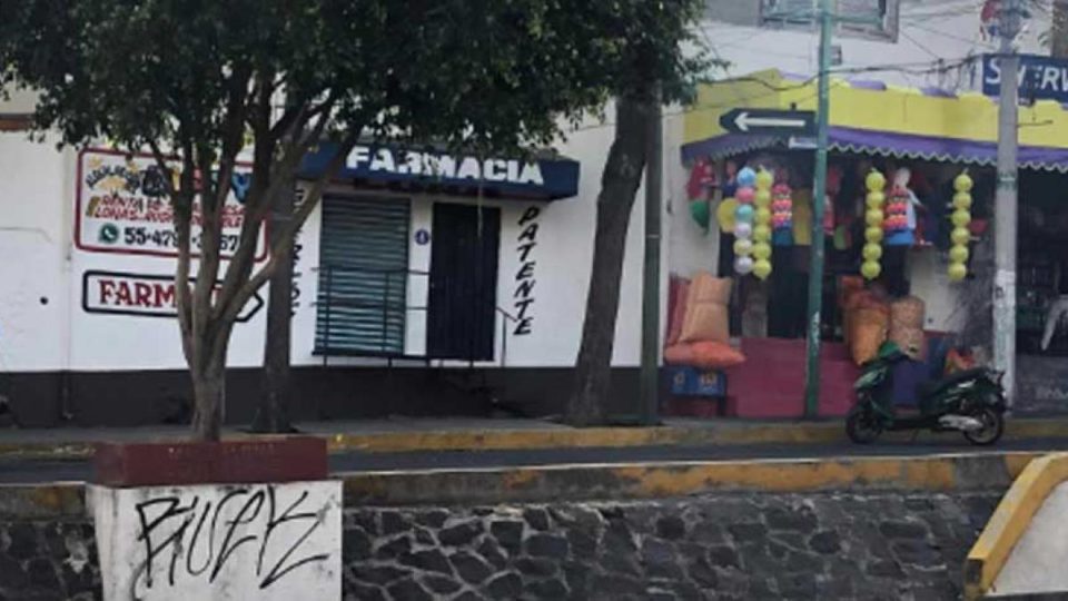 Acusan de abuso sexual a sujeto que atiende farmacia y da consulta en Luis Cabrera