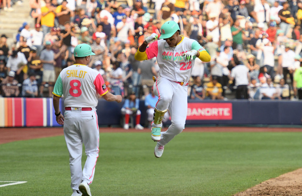 Machado lidera fiesta de jonrones en triunfo de Padres en México