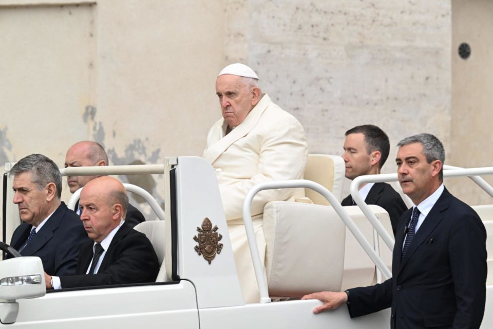 Papa Francisco retoma agenda y carga contra trabajo en negro y precario