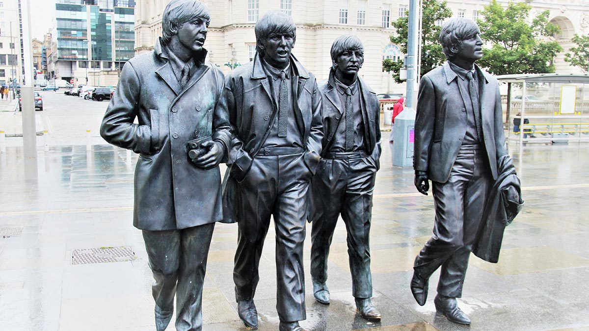 Los Beatles estatua