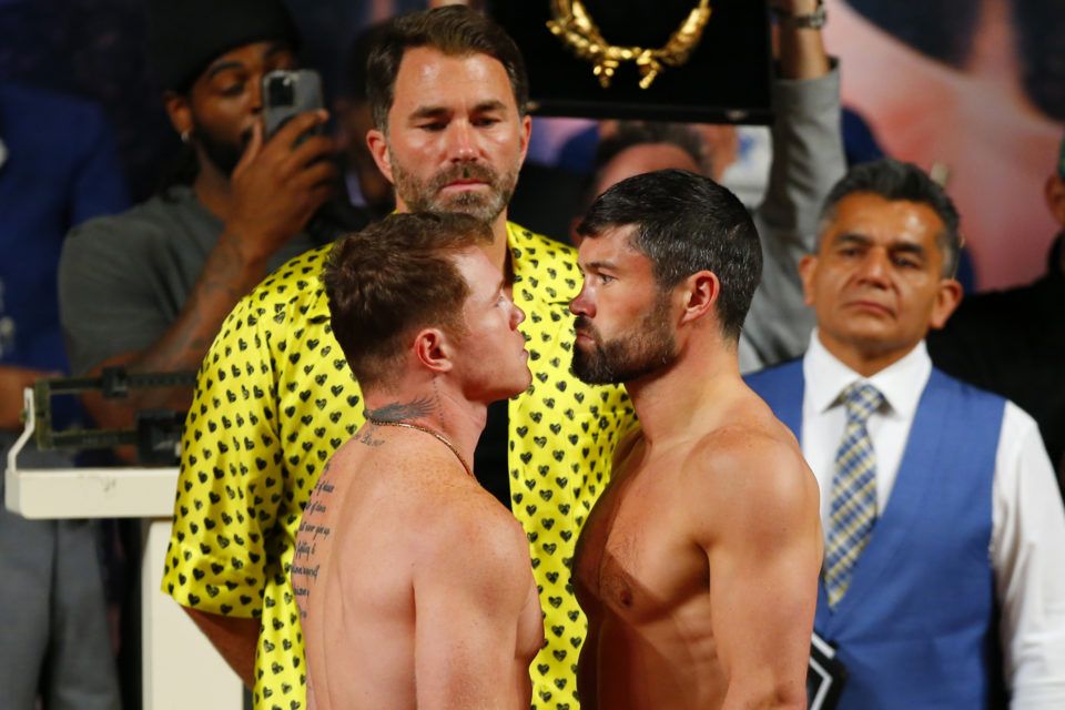 'Canelo' presume corrido a John Ryder en ceremonia de pesaje