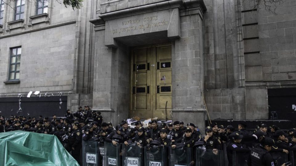 En menos de 24 horas, reinstalan plantón contra Norma Piña frente a la Suprema Corte