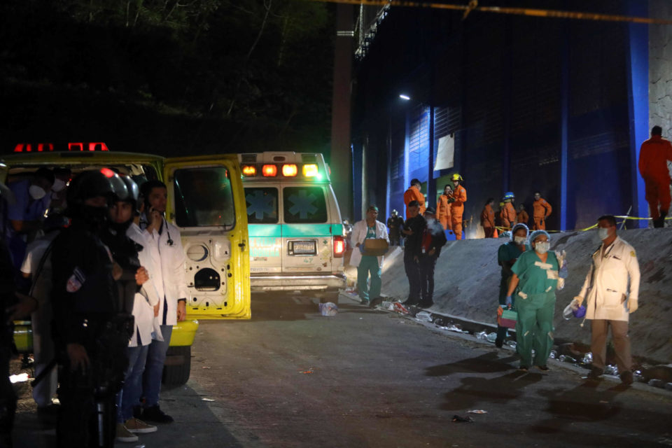 Estampida en Estadio Cuscatlán de El Salvador deja al menos 9 muertos