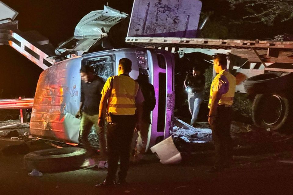 Mueren nueve turistas tras accidente en Autopista del Sol
