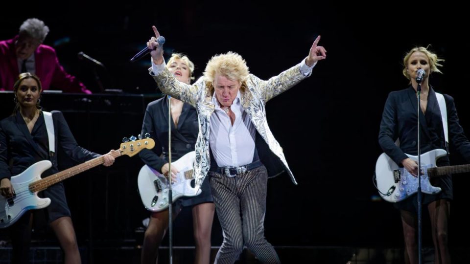 Rod Stewart deslumbra a 16 mil personas en el Palacio de los Deportes