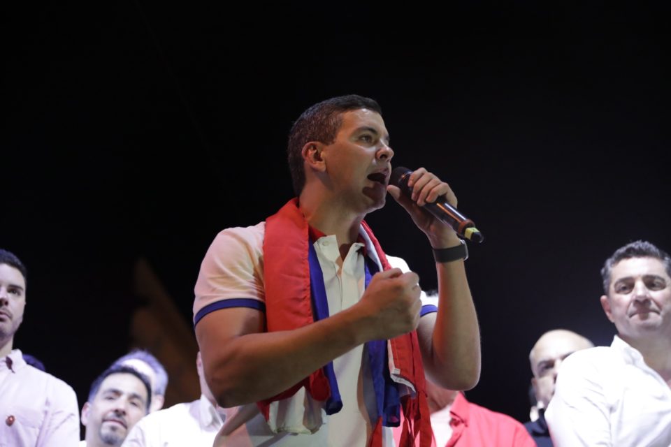 Santiago Peña gana la presidencia de Paraguay con el 42.93 % de votos