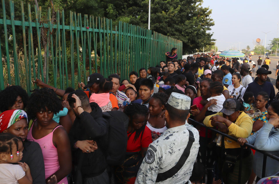 Suspenden en Tapachula trámite de permisos migrantes