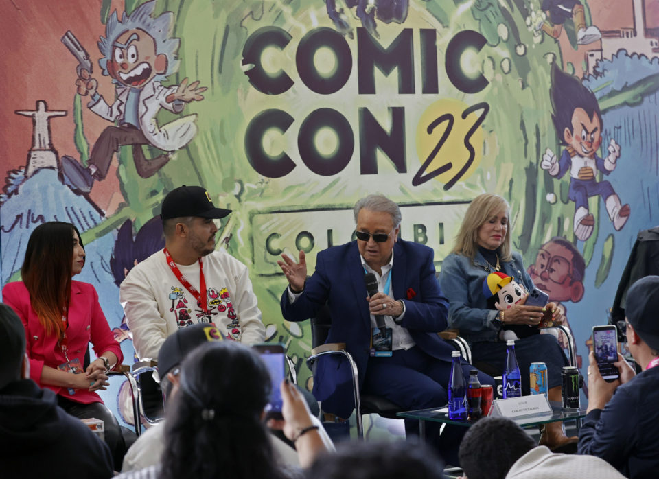 Carlos 'Kiko' Villagrán y actores de voz llenan de vida la apertura de Comic Con en Bogotá