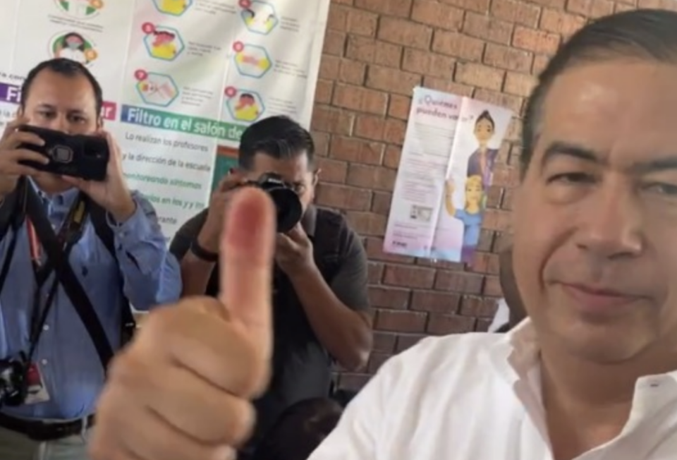 "Que los coahuilenses salgan a votar sin miedo", Ricardo Mejía acude a votar en Torreón