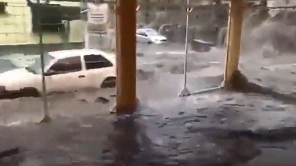 VIDEO. Río Hondo en Naucalpan se desborda tras fuertes lluvias